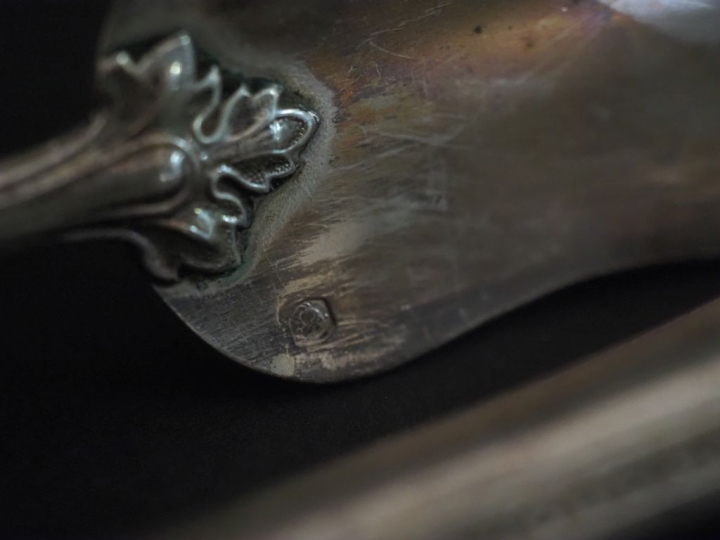 Ensemble comprenant :  - un nécessaire à douceurs  de style Louis XV e