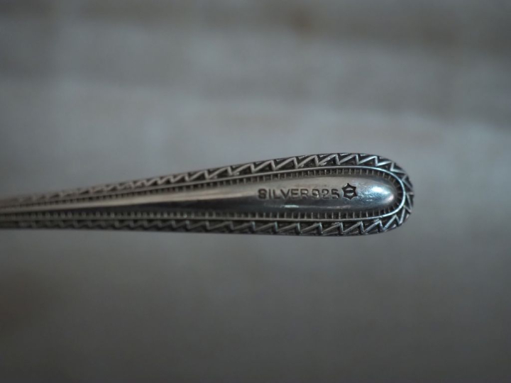 Suite de douze petites fourchettes à escargot en argent étranger 925, 