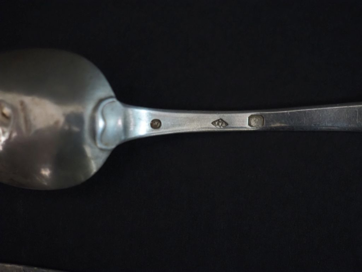 Ensemble comprenant :  - une cuillère à crème en argent 925, poinçon M