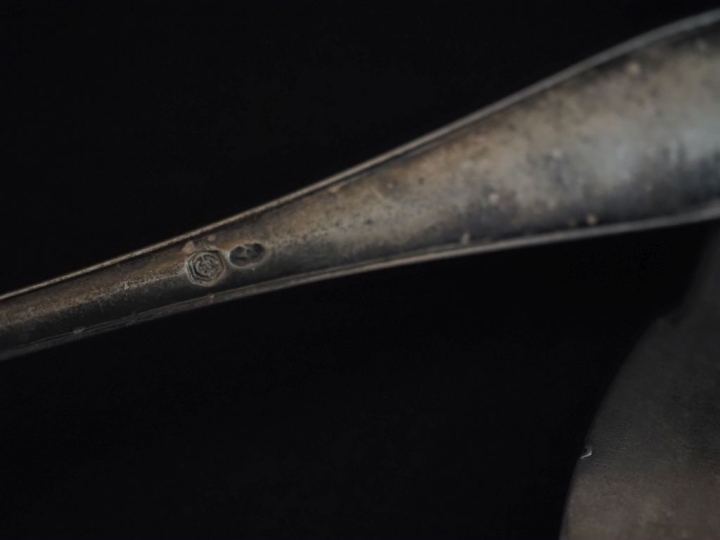 Ensemble comprenant :  - un grand couverts en argent 925, poinçon Mine