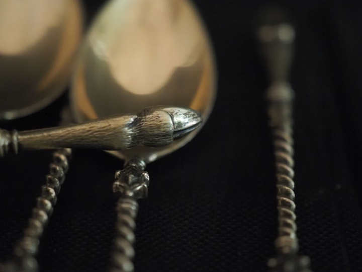 Suite de six cuillères à moka en argent et argent doré étranger 800, m