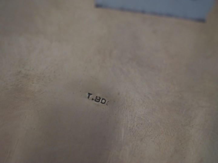 Etui à cigarettes en argent étranger 900, à décor de divinité parmi de