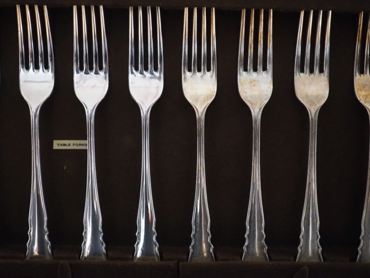 HARRODS Ltd - Silversmiths   Cutlers, London  Ménagère en métal argent