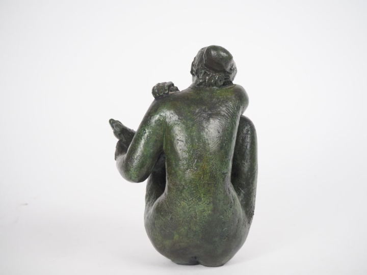 Antoniucci VOLTI (1915-1989) « Jeune femme accroupie ». Sculpture en b