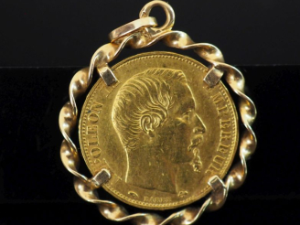 Vente aux enchères Pendentif en or jaune 750, serti en son centre d'une pièce de 20 Franc