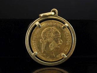 Vente aux enchères Pendentif en or jaune 750, serti en son centre d'une pièce de 10 Franc