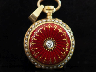 Vente aux enchères Ravissante montre de col Napoléon III en or jaune 750.  Cadran à chiff