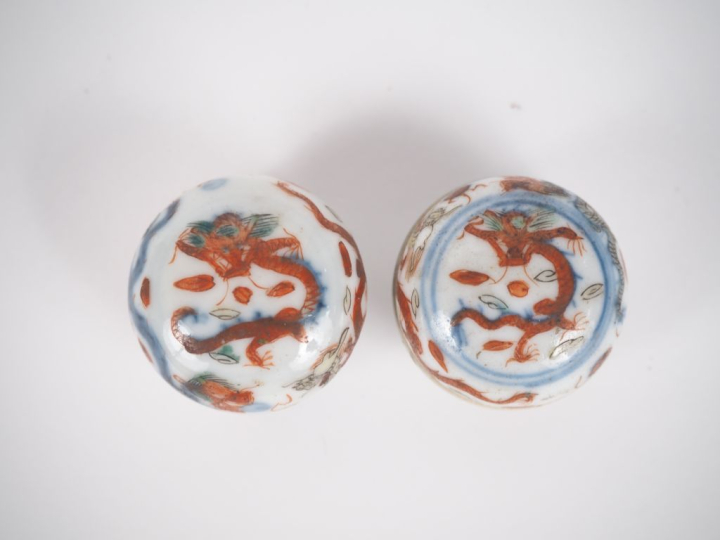 Chine, époque Qing,  Deux boîtes lenticulaires couvertes en porcelaine