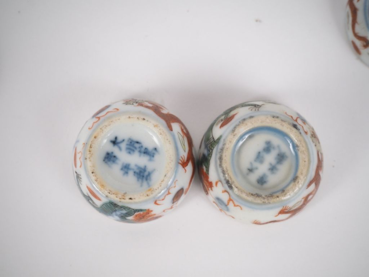 Chine, époque Qing,  Deux boîtes lenticulaires couvertes en porcelaine