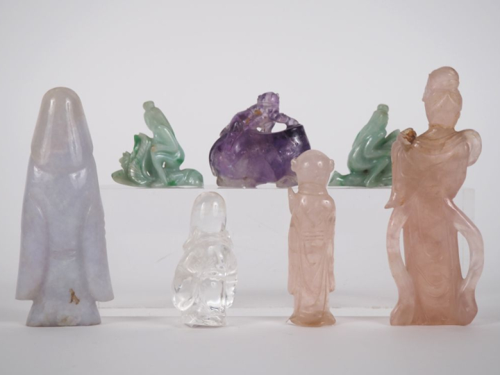 Chine, XXe siècle,  Ensemble comprenant sept pierres dures dont agate,