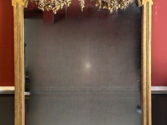Vente aux enchères Grande glace de salon Napoléon III de style Louis XVI en bois et stuc 