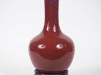 Vente aux enchères Chine, fin XIXe siècle, Vase pansu à long col en porcelaine émaillée s