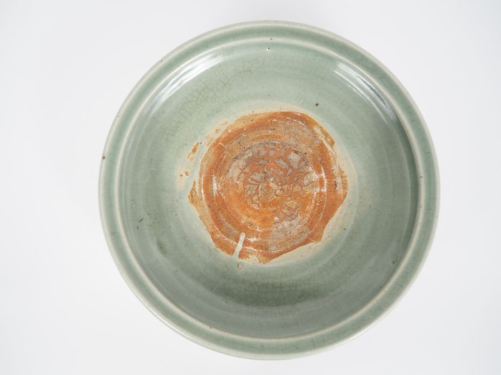 Chine, XVIIe-XVIIIe siècle, Coupe tripode, en porcelaine émaillée céla