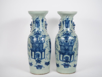 Vente aux enchères Chine, fin XIXe siècle,  Paire de grands vases de forme balustre en po