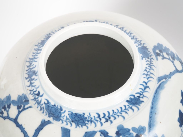 Chine, fin XIXe siècle,  Paire de jarres, en porcelaine blanche, à déc
