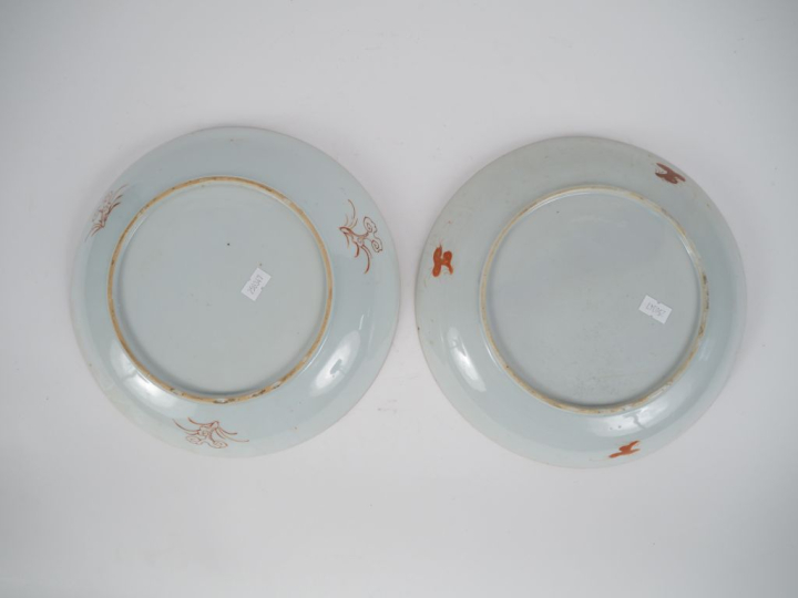Chine, XVIIIe siècle, Deux assiettes en porcelaine imari « chinois » à
