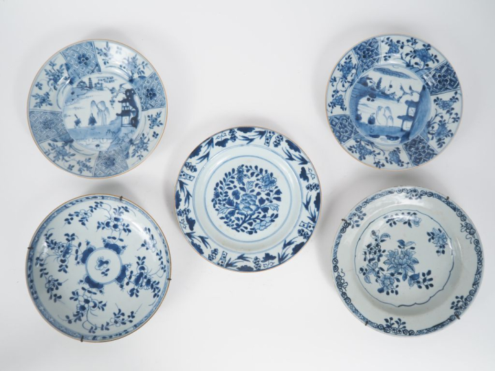 Compagnie des Indes, Chine XVIIIe siècle,  Cinq assiettes en porcelain