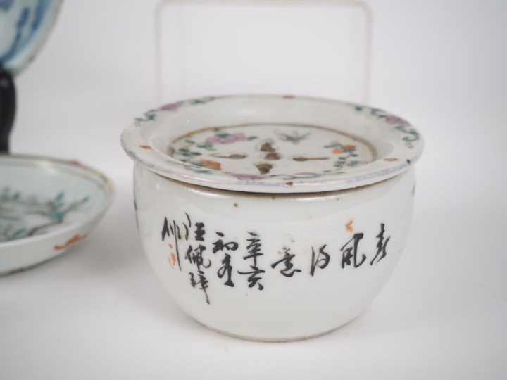 Chine, fin XIXe siècle,  Ensemble comprenant onze porcelaines et émaux