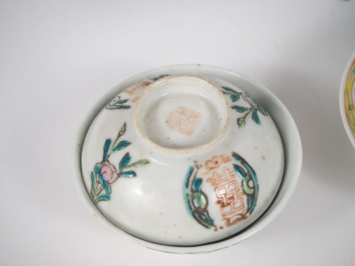 Chine, fin XIXe siècle,  Ensemble comprenant onze porcelaines et émaux