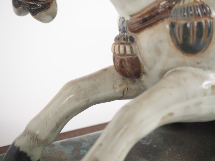 Vietnam, école de Bien Hoa, vers 1930, Paire de chevaux en céramique é