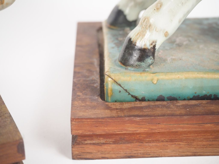 Vietnam, école de Bien Hoa, vers 1930, Paire de chevaux en céramique é