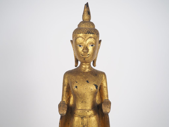 Laos, XIXe siècle,  Statuette en bois laqué doré, représentant bouddha