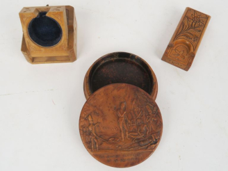 Vente aux enchères « LA GARDE MEURT MAIS NE SE REND PAS »  Boite en bois compressé représ