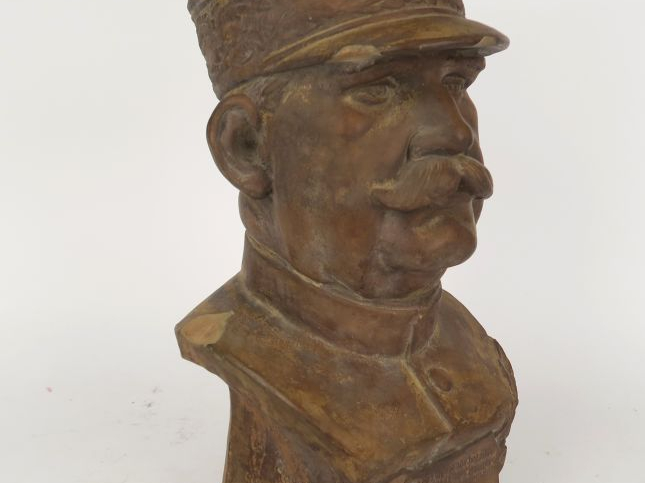 SANT MARTI."Le Maréchal JOFFRE".  Buste en terre cuite ( éclats à la v