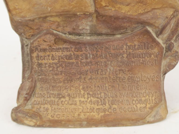 SANT MARTI."Le Maréchal JOFFRE".  Buste en terre cuite ( éclats à la v