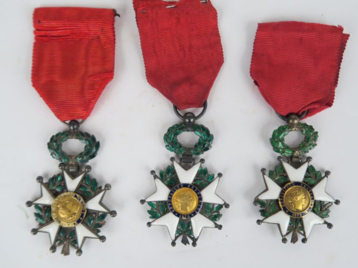 FRANCE  ORDRE DE LA LEGION D’HONNEUR Trois étoiles de chevaliers de la