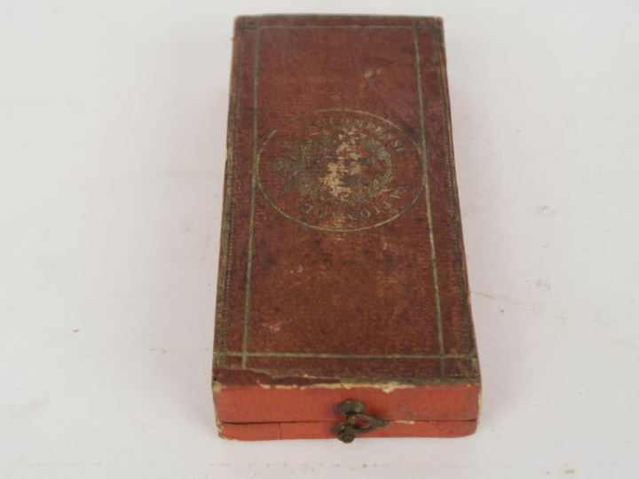 FRANCE  MEDAILLE DE JUILLET  Boite de la décoration, recouverte de pap