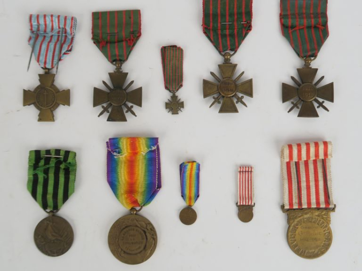 FRANCE  PREMIERE GUERRE MONDIALE Lot de médailles comprenant :  -Une m