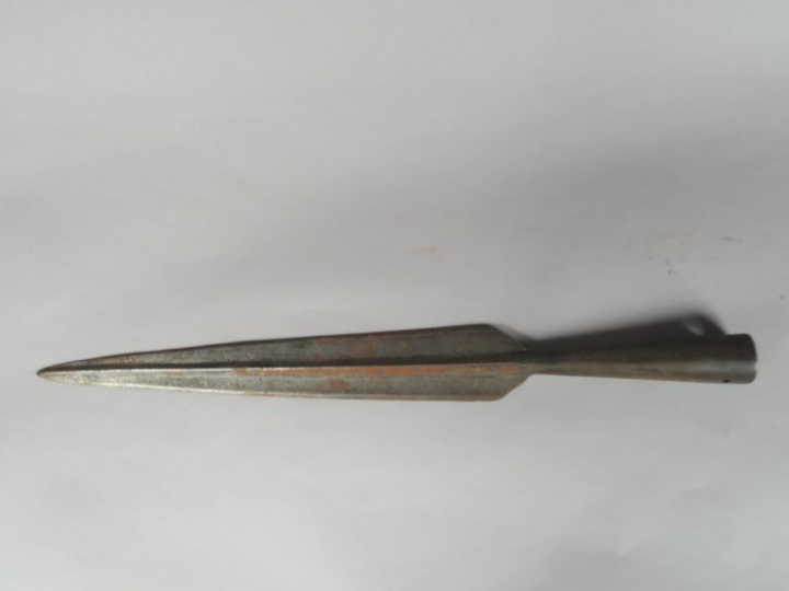 Pique révolutionnaire.  Fer à arête médiane, à dos plat, à forte arête