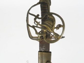 Vente aux enchères Sabre d’officier volontaire.  Poignée recouvert de cuir avec filigrane