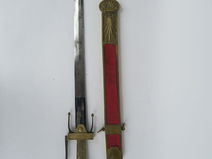 Glaive de l’école de Mars.  Poignée en bronze à décor d’un semis d’éca