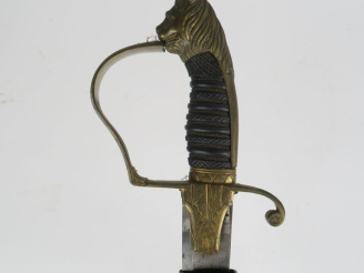Vente aux enchères Sabre d’officier de cavalerie légère probablement britannique. Poignée