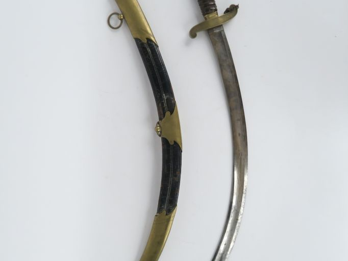 Sabre attribué à la gendarmerie des ports.   Poignée en corne avec fil