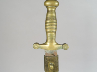 Vente aux enchères Glaive modèle 1831 allégé.  Poignée en bronze. Lame à gouttières. Four