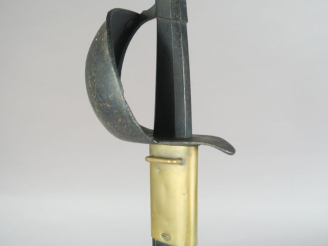 Vente aux enchères Sabre d’abordage modèle 1833.  Poignée à pans et garde à coquille, pei