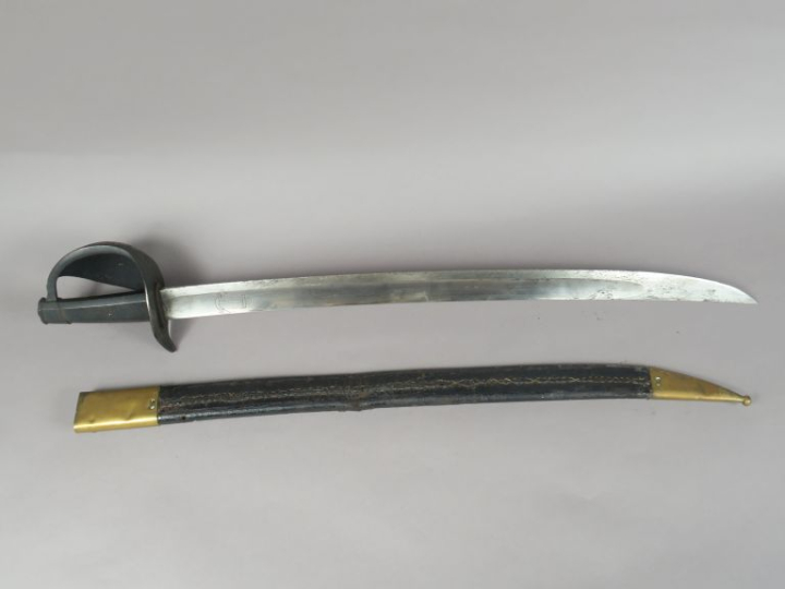 Sabre d’abordage modèle 1833.  Poignée à pans et garde à coquille, pei