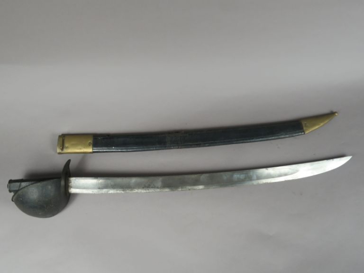 Sabre d’abordage modèle 1833.  Poignée à pans et garde à coquille, pei