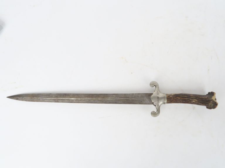 Dague de vénerie « LYCEE HENRI IV »  Poignée en bois de cerf (éclat). 