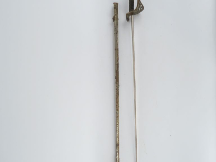 Sabre d’officier supérieur type 1855.  Poignée en corne (éclats à la b