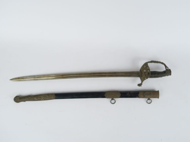 Sabre d’officier de marine, modèle de fantaisie.  Poignée en corne (pe