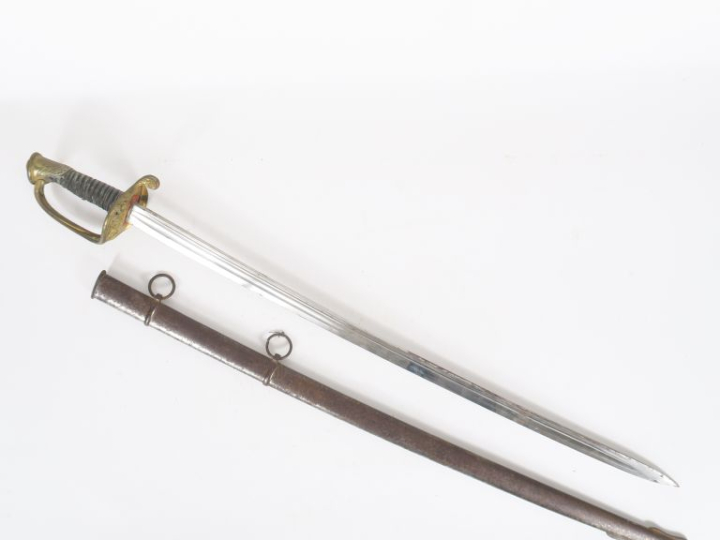 Sabre d’adjudant d’infanterie type 1855.  Poignée en corne avec filigr