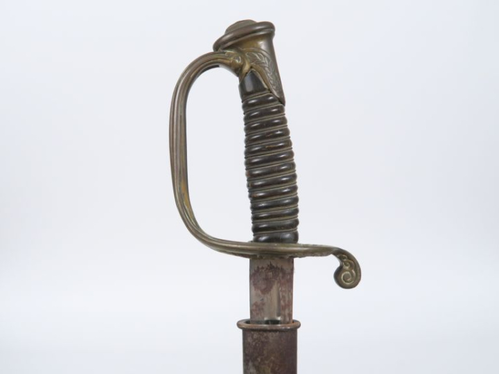 Sabre d’adjudant d’infanterie type 1855.  Poignée en corne avec filigr