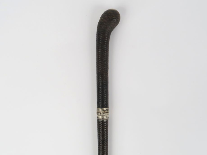 Canne épée.  Poignée et fût recouvert de cuir tressé. Lame de Solingen