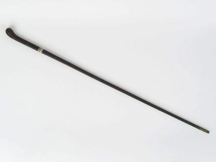 Canne épée.  Poignée et fût recouvert de cuir tressé. Lame de Solingen