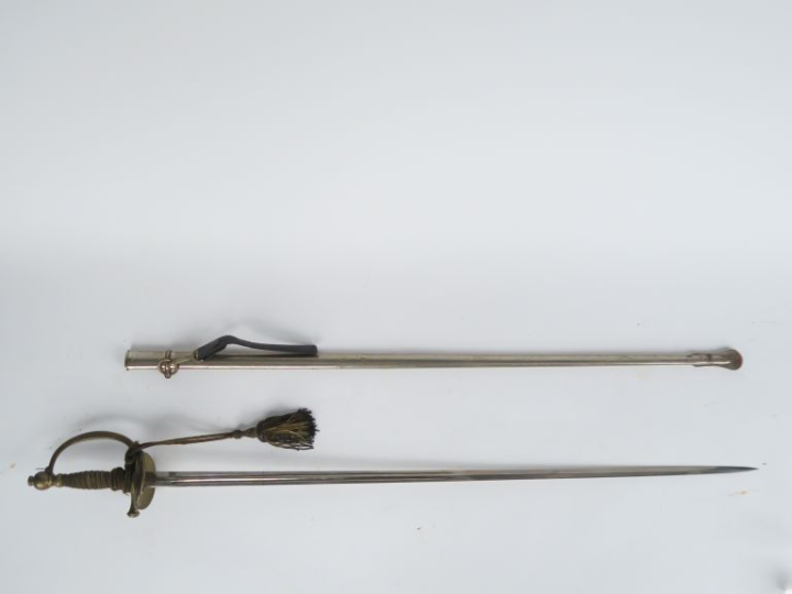 Épée d’officier du service de santé.   Fusée filigranée. Monture en la