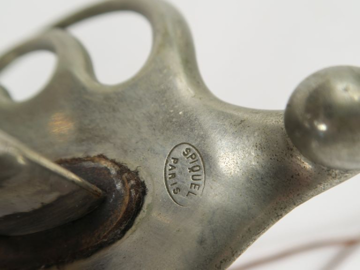 Sabre d’officier modèle 1882.  Poignée en corne, avec filigrane. Montu